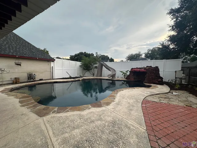 $2,350 | 17240 Rennes Drive, Prairieville, LA 70769