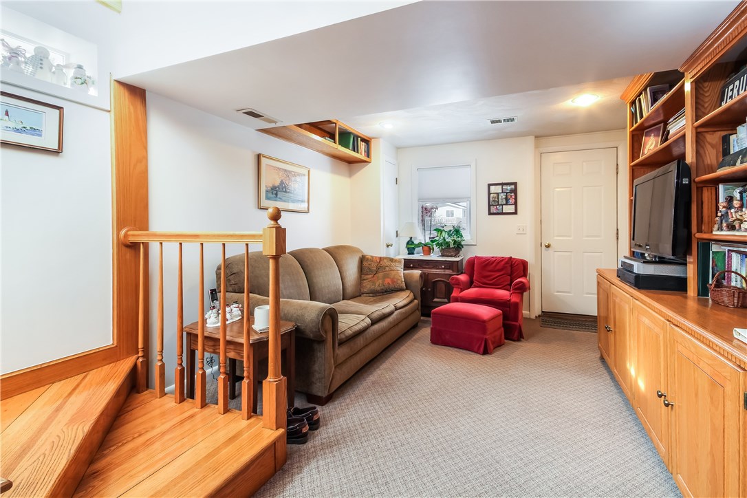 1117 Succotash Road Narragansett, RI 02879 - Photo 10 of 16 Gallery Image 10