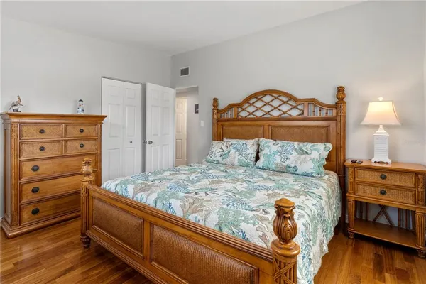 $5,500 | 124 Field Avenue East, Venice, FL 34285