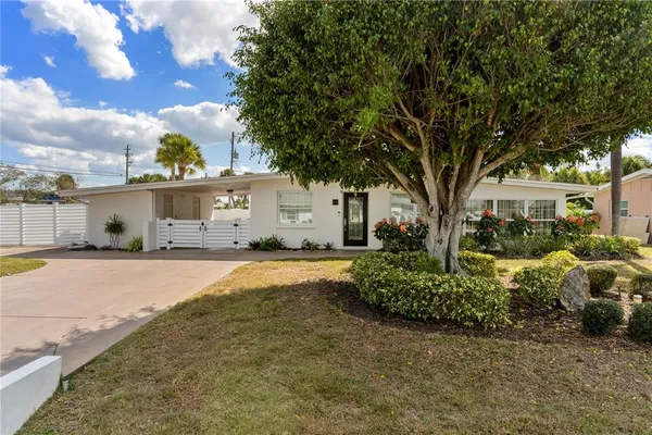 $5,500 | 124 Field Avenue East, Venice, FL 34285