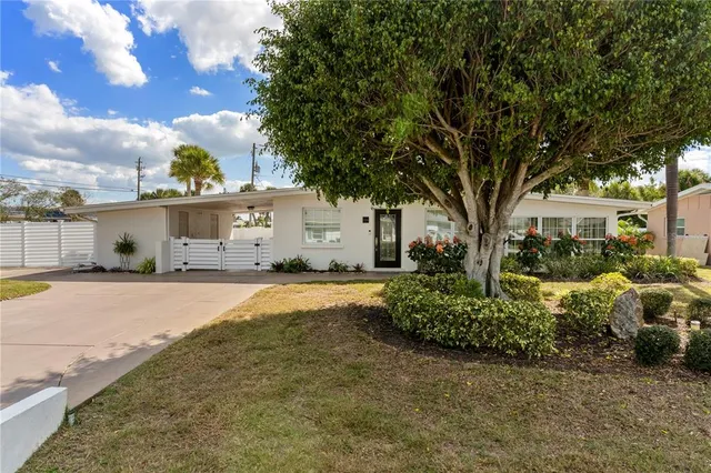 $5,500 | 124 Field Avenue East, Venice, FL 34285