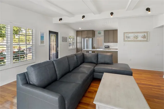 $5,500 | 124 Field Avenue East, Venice, FL 34285