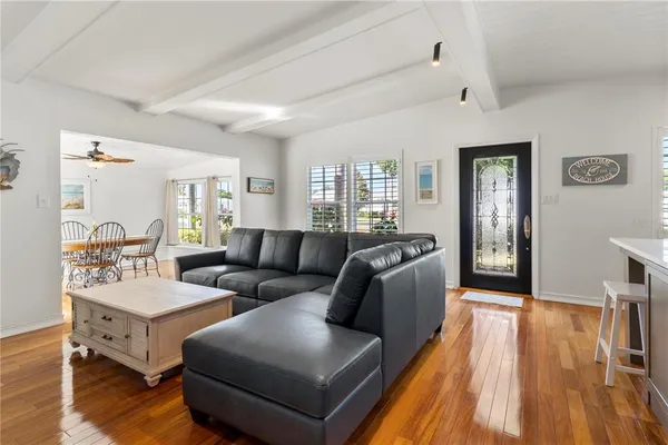 $5,500 | 124 Field Avenue East, Venice, FL 34285