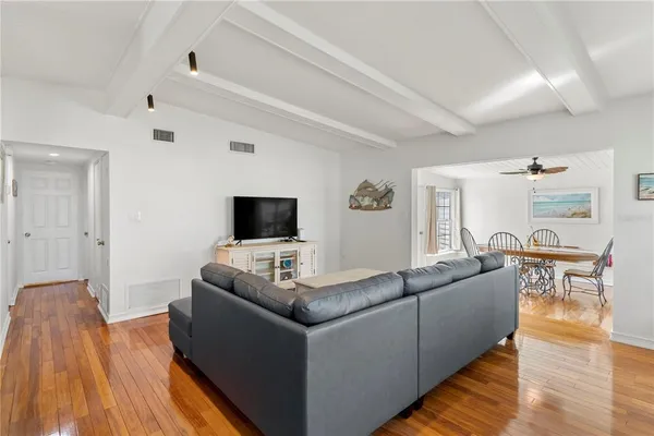 $5,500 | 124 Field Avenue East, Venice, FL 34285