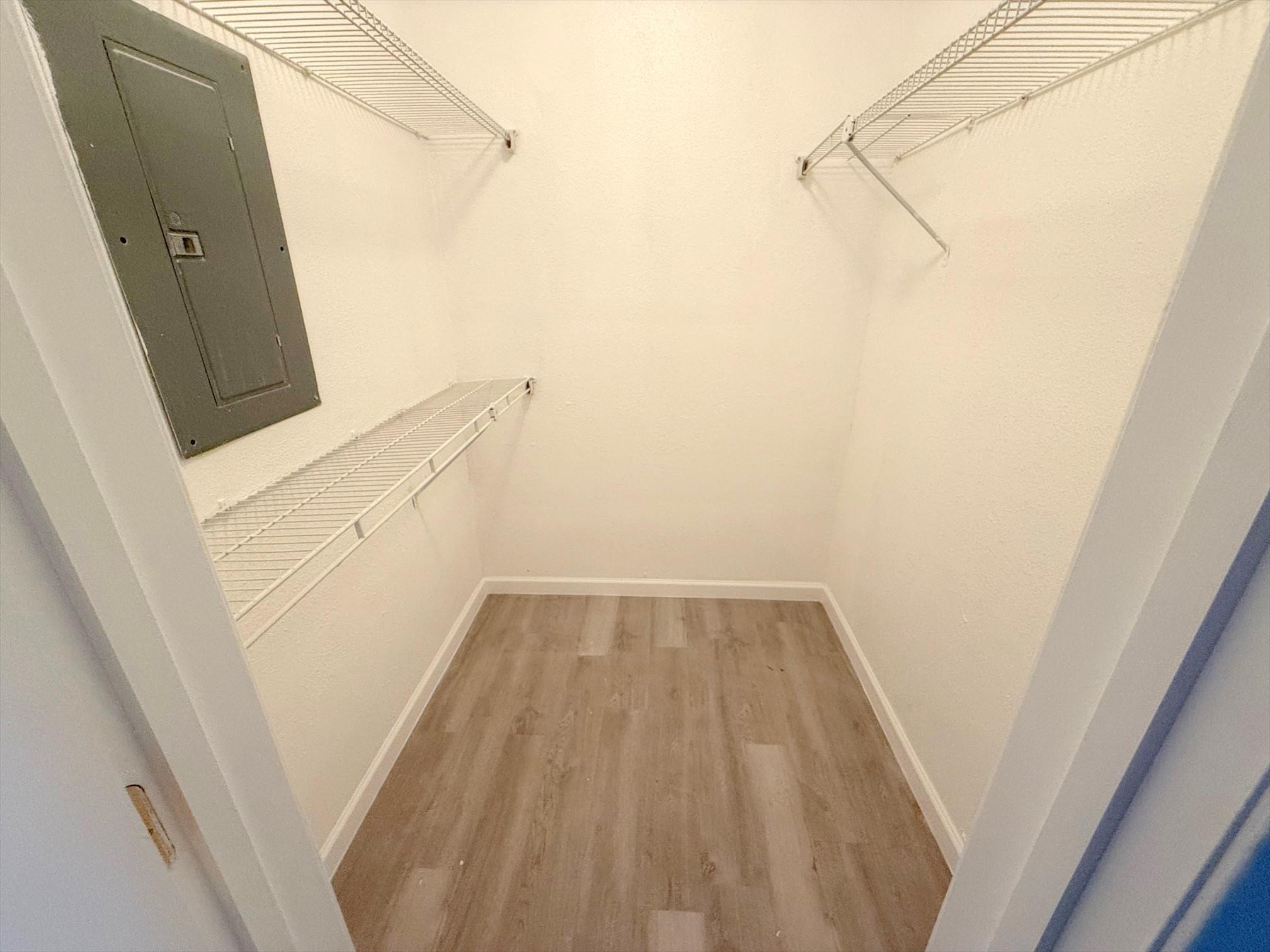 3085 Walnut Bend Lane, Unit 16 Houston, TX 77042 - Photo 7 of 13 a view of a bathroom with a sink
