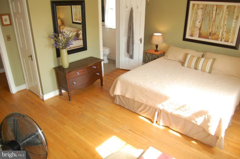 4823 Reservoir Road Northwest Washington, DC 20007 - Photo 18 of 30 Bedroom (Master)