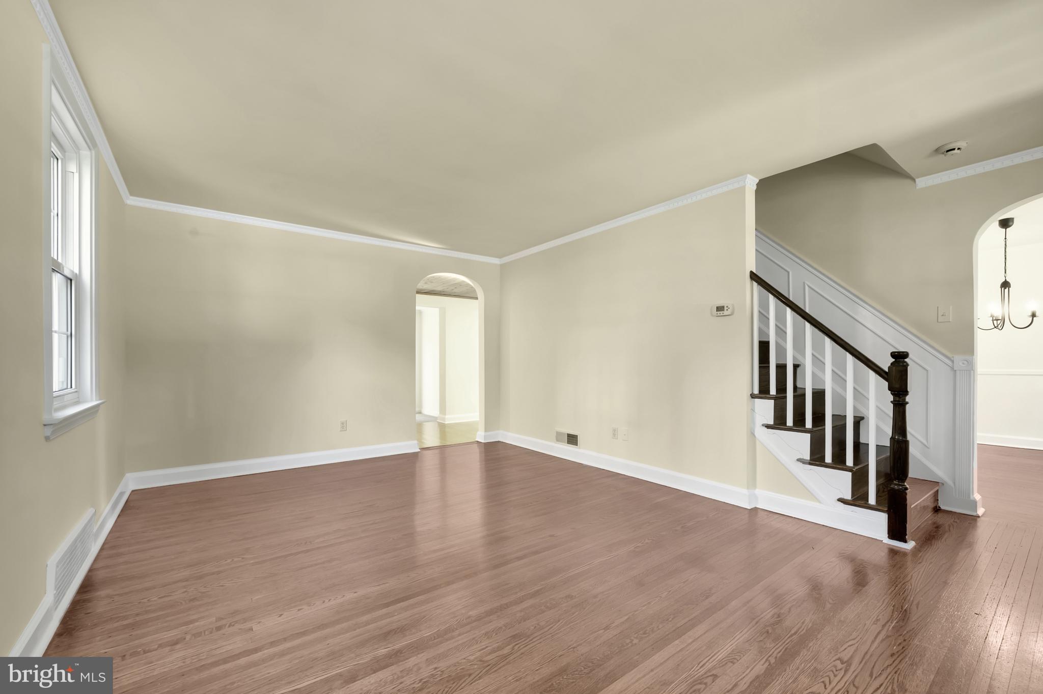 6 Hurst Road Wilmington, DE 19803 - Photo 3 of 19 Large Formal Living Room with Arched Doorway
