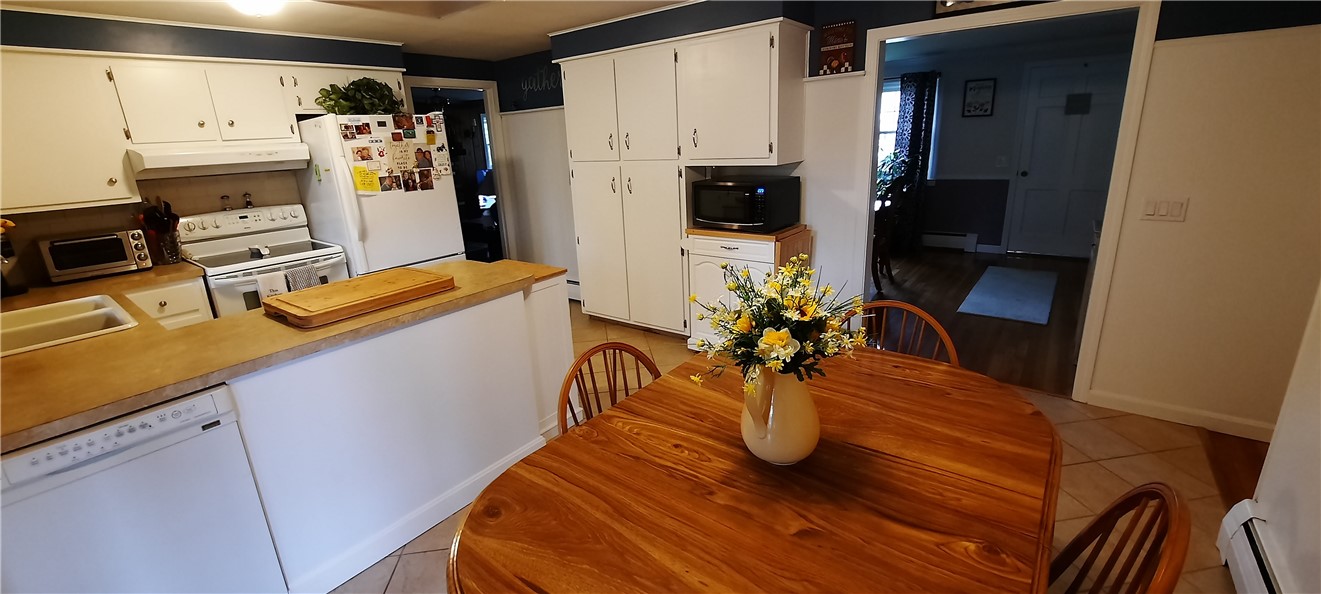 27 Circle Drive Coventry, RI 02816 - Photo 7 of 26 KITCHEN
