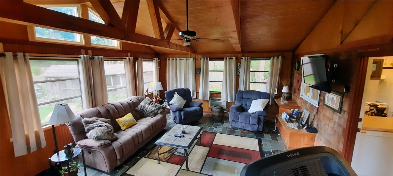 27 Circle Drive Coventry, RI 02816 - Photo 9 of 26 TRHEE SEASON ROOM