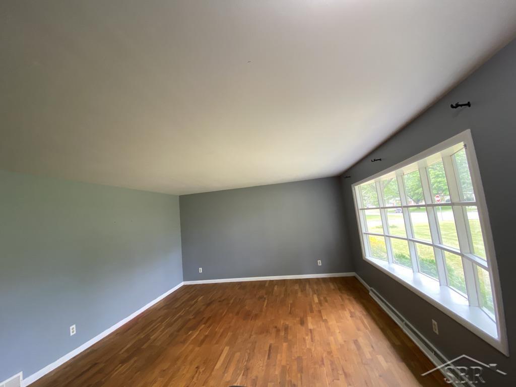 525 Stoneham Road Saginaw, MI 48638 - Photo 10 of 29 50052704-9.JPG