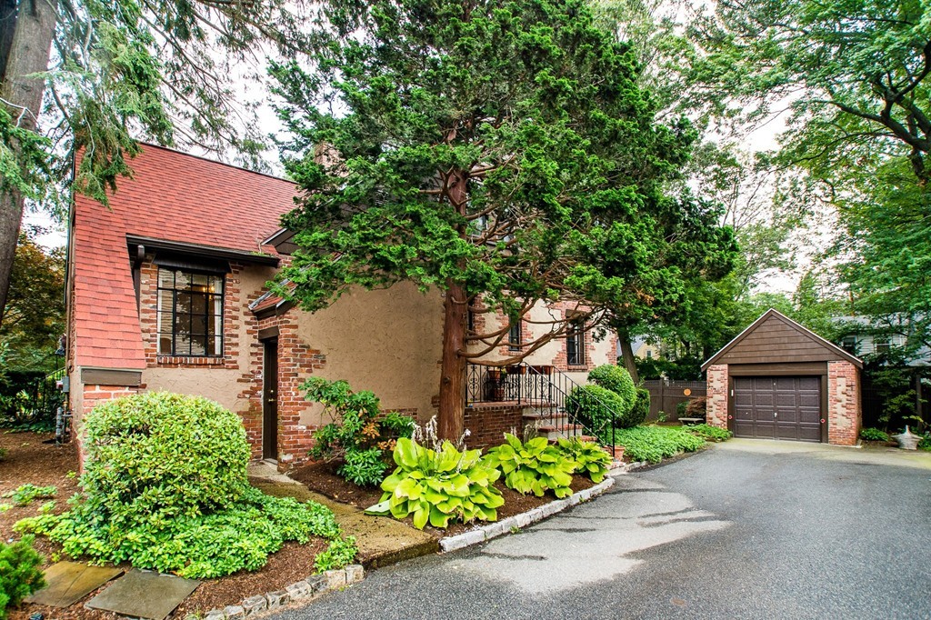 32 Wetherbee Road Waltham, MA 02453 - Photo 5 of 28 Gallery Image 5
