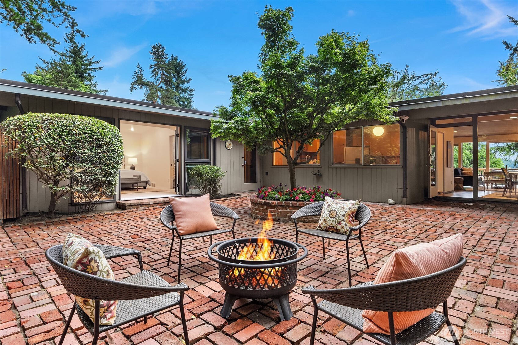 4148 Boulevard Place Mercer Island, WA 98040 - Photo 4 of 37