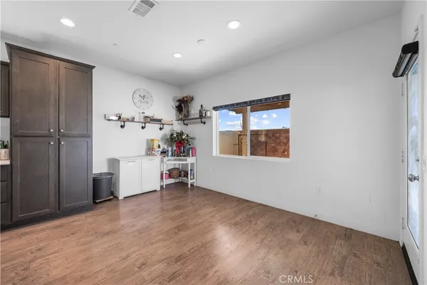 a view of a livingroom with a workspace