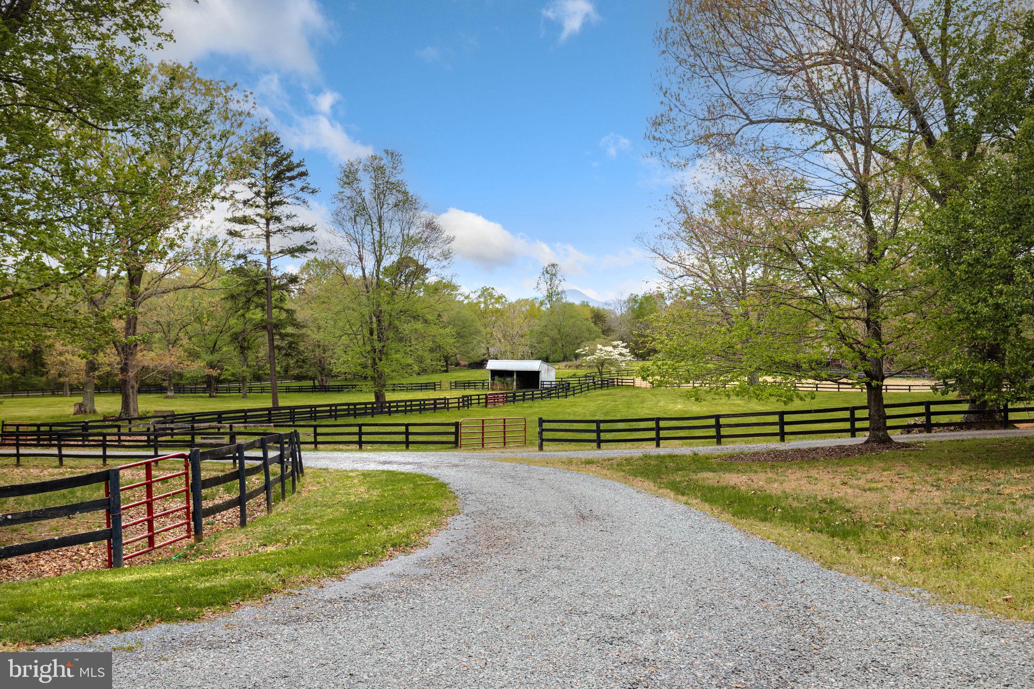 11612 Putnams Mill Road Hume, VA 22639 - Photo 11 of 49 Run-in Shed