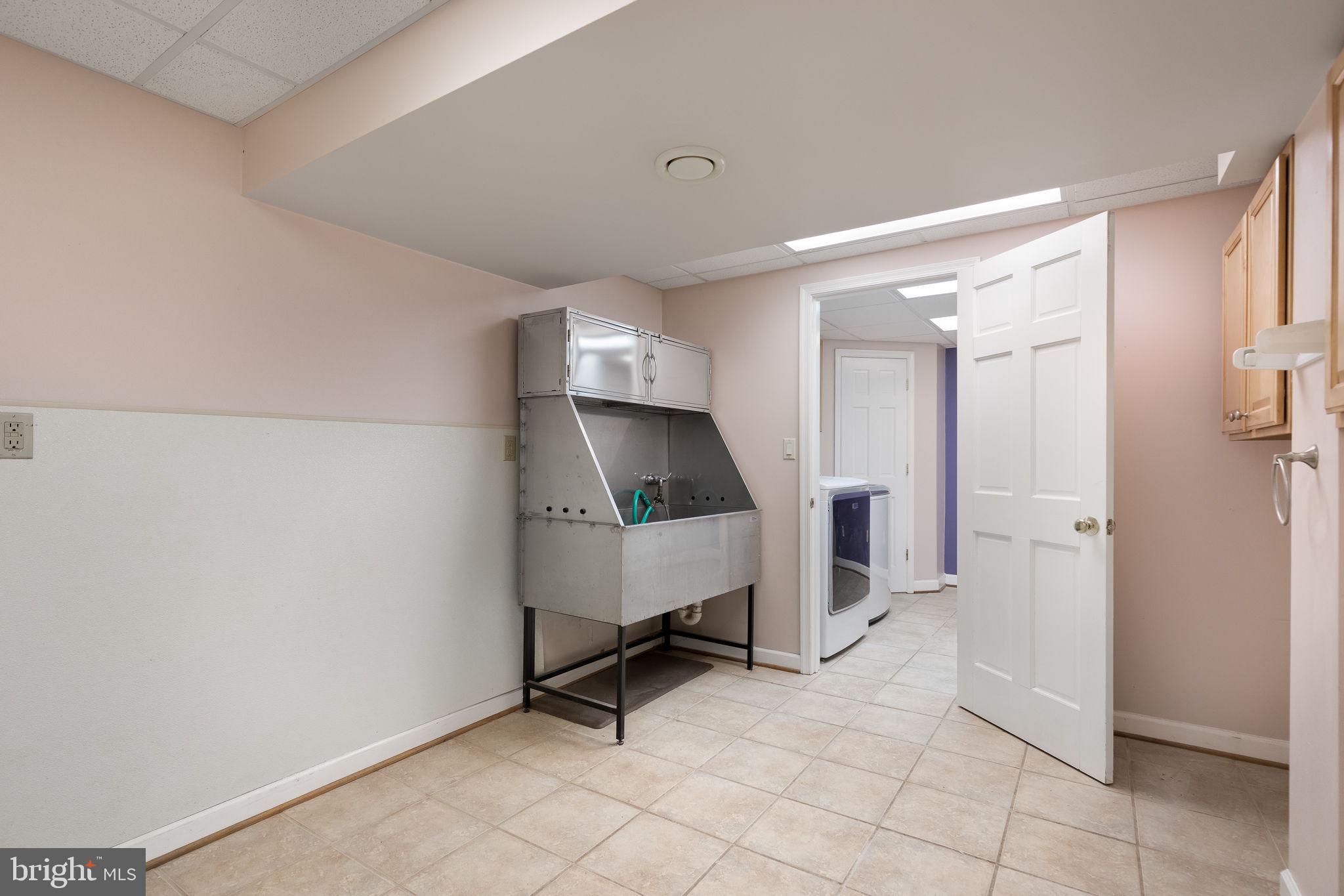 11612 Putnams Mill Road Hume, VA 22639 - Photo 45 of 49 Pet Washing/ Laundry (Down)
