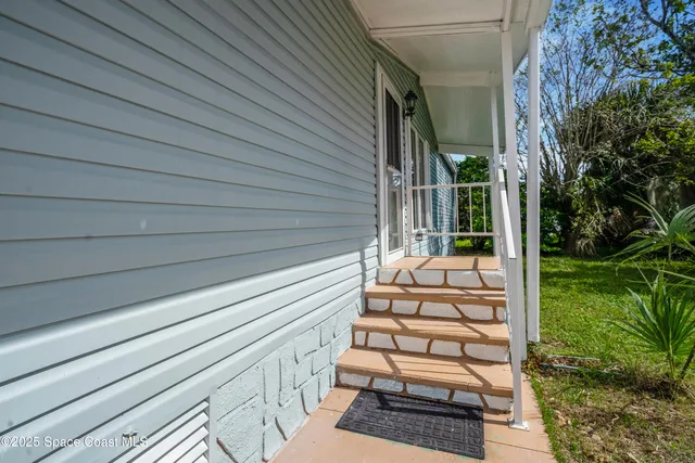 a view of entryway with stairs