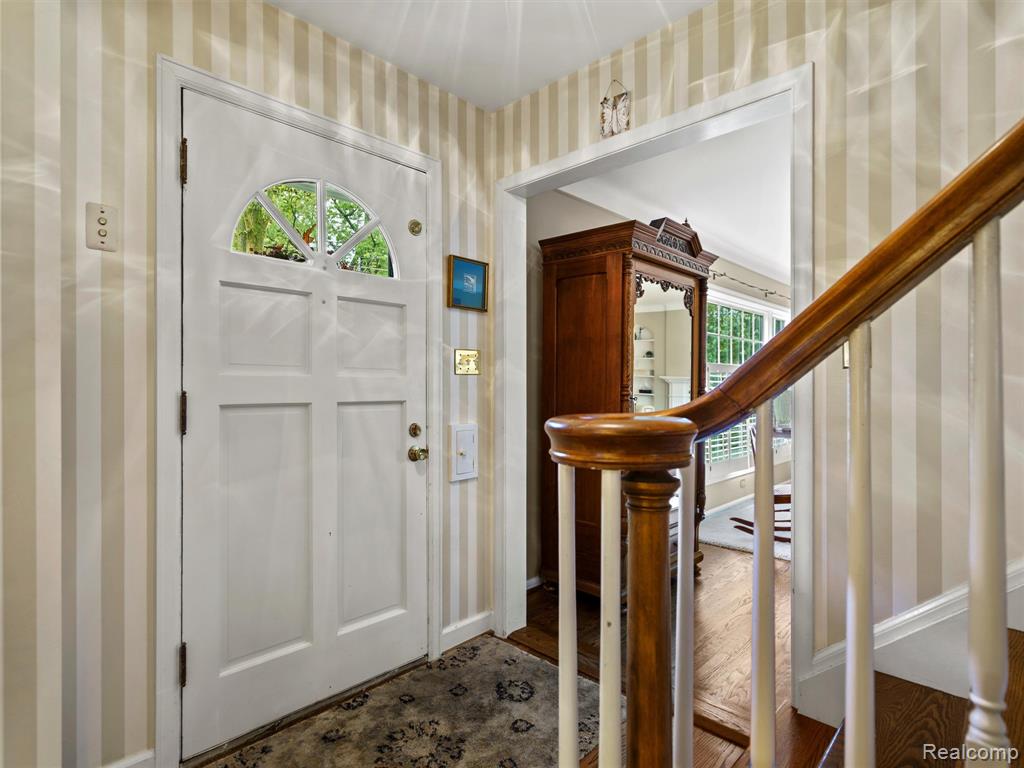 683 Lincoln Road Grosse Pointe, MI 48230 - Photo 5 of 54