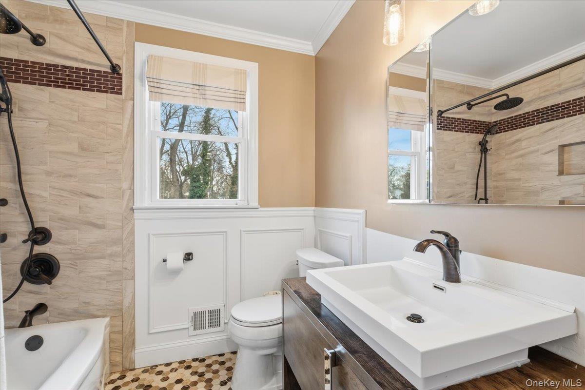 39 Darling Avenue New Rochelle, NY 10804 - Photo 13 of 19 a bathroom with a sink toilet a shower and a mirror