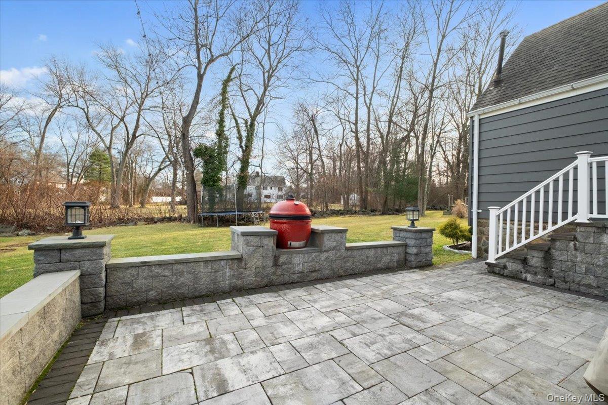 39 Darling Avenue New Rochelle, NY 10804 - Photo 15 of 19 a view of a swimming pool with a sitting area