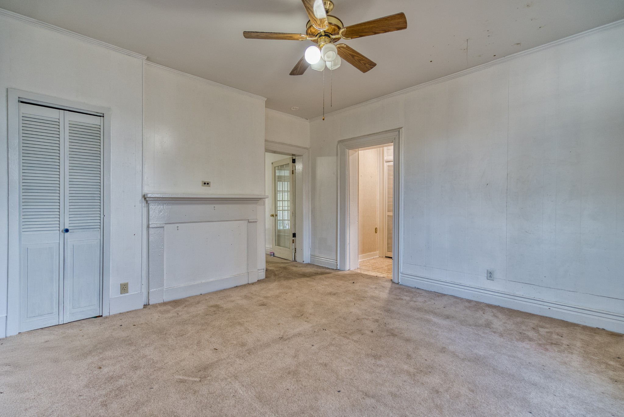 62 North Main Street Springfield, TN 37172 - Photo 35 of 40 an empty room with closet and a ceiling fan