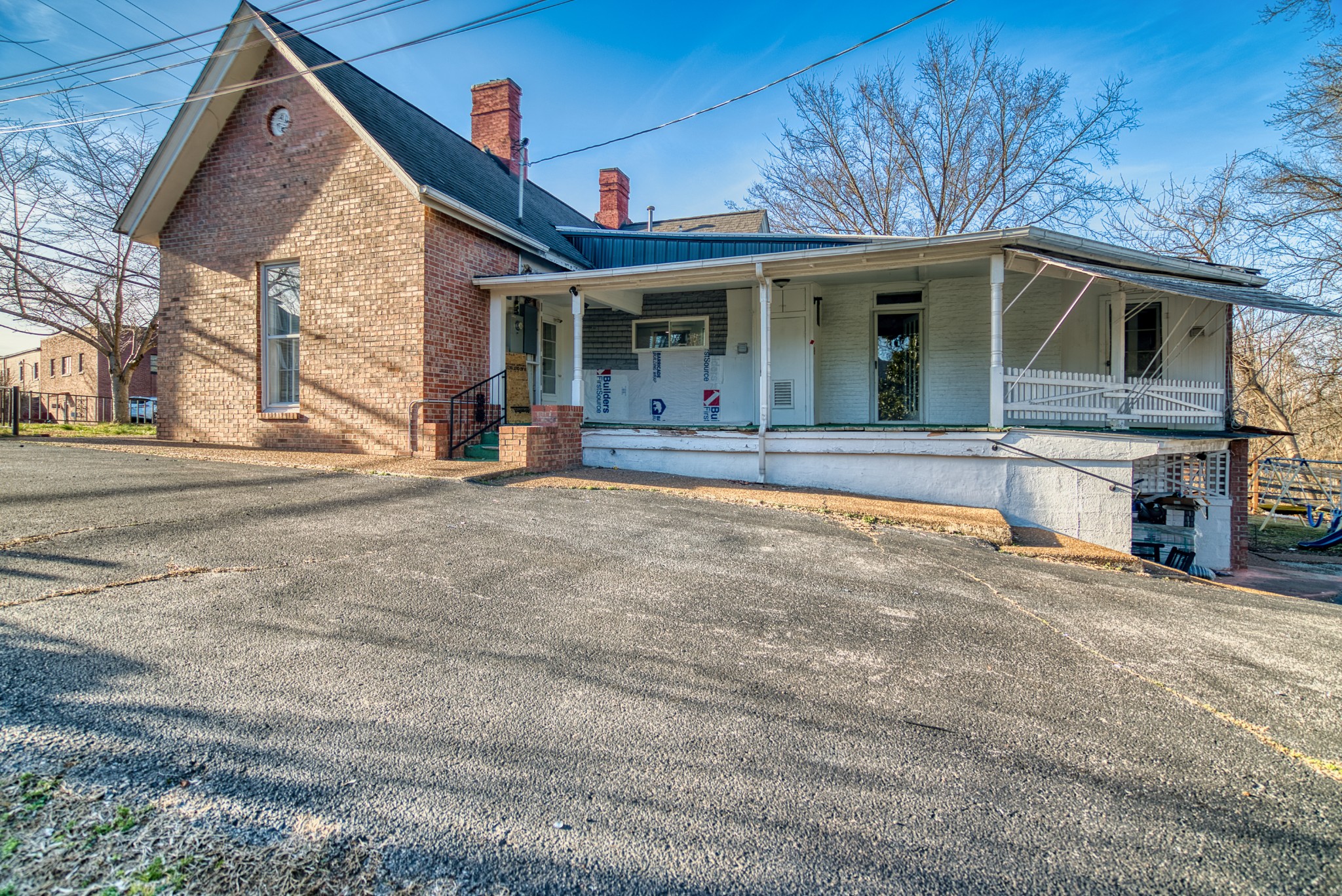 62 North Main Street Springfield, TN 37172 - Photo 8 of 40 a front view of a house with a yard
