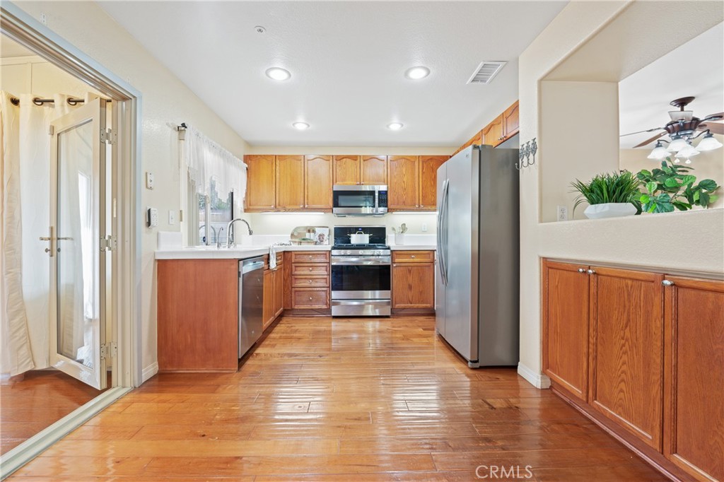 701 Caliente Way Oxnard, CA 93036 - Photo 11 of 39