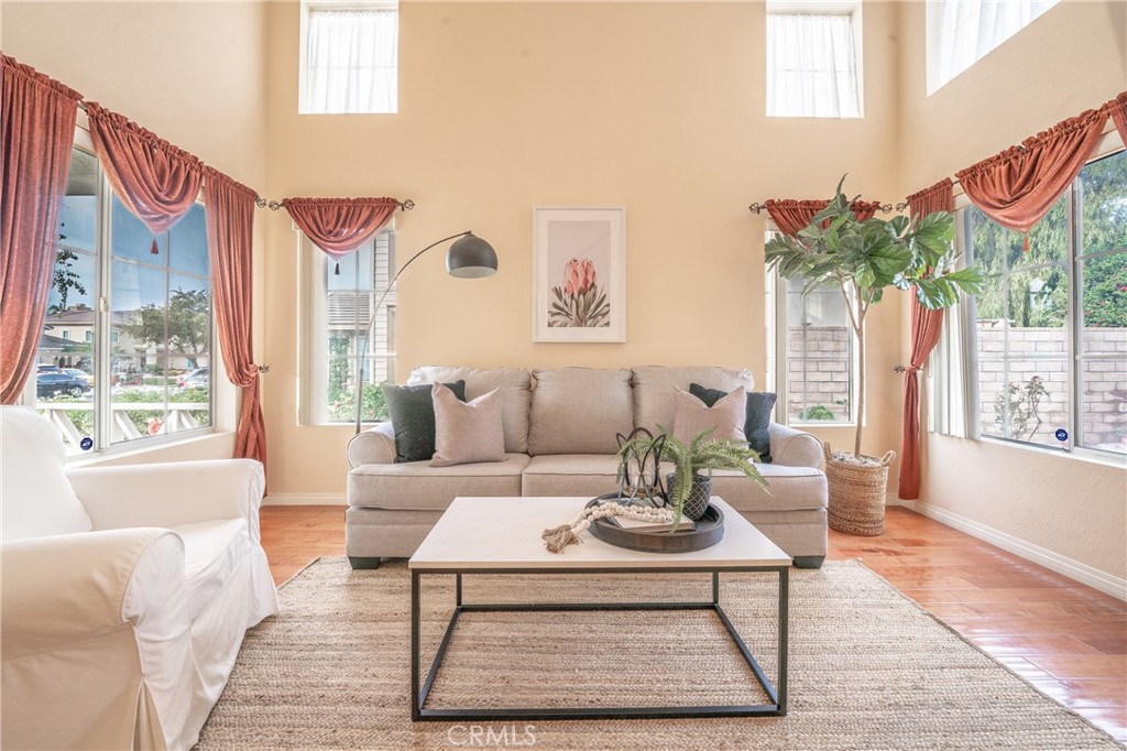 701 Caliente Way Oxnard, CA 93036 - Photo 3 of 39