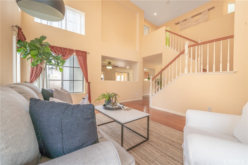 701 Caliente Way Oxnard, CA 93036 - Photo 4 of 39