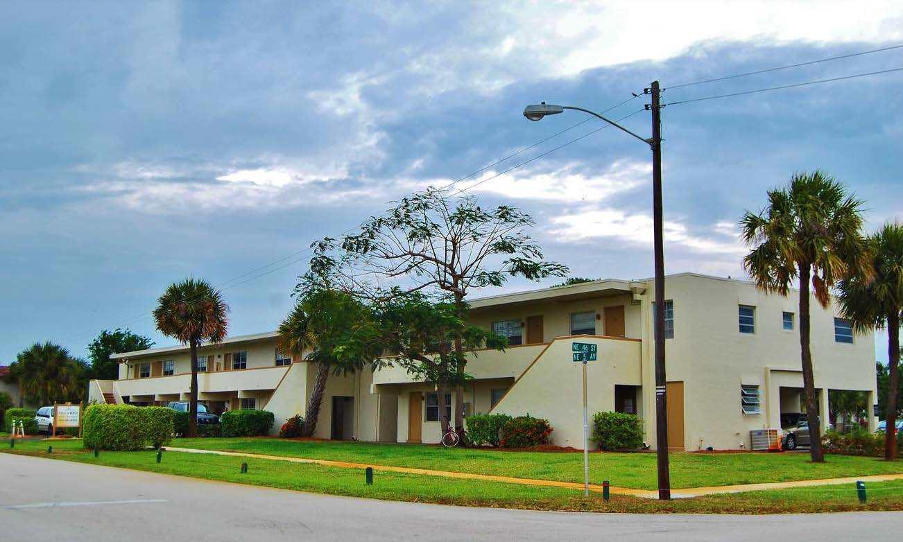 4670 Northeast 5th Avenue, Unit 4 Boca Raton, FL 33431 - Photo 2 of 5 2
