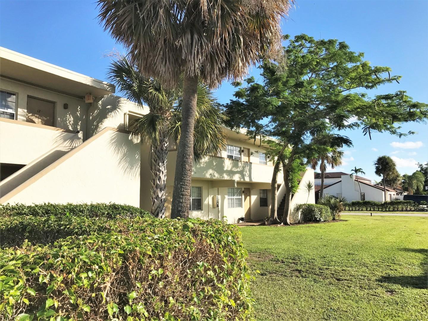 4670 Northeast 5th Avenue, Unit 4 Boca Raton, FL 33431 - Photo 3 of 5 3