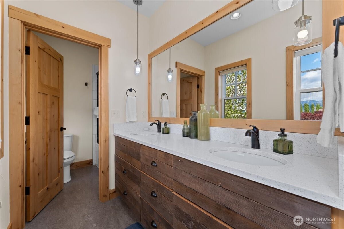 108 Jackrabbit Lane Chelan, WA 98816 - Photo 20 of 40 a bathroom with a double vanity sink mirror and next to a window