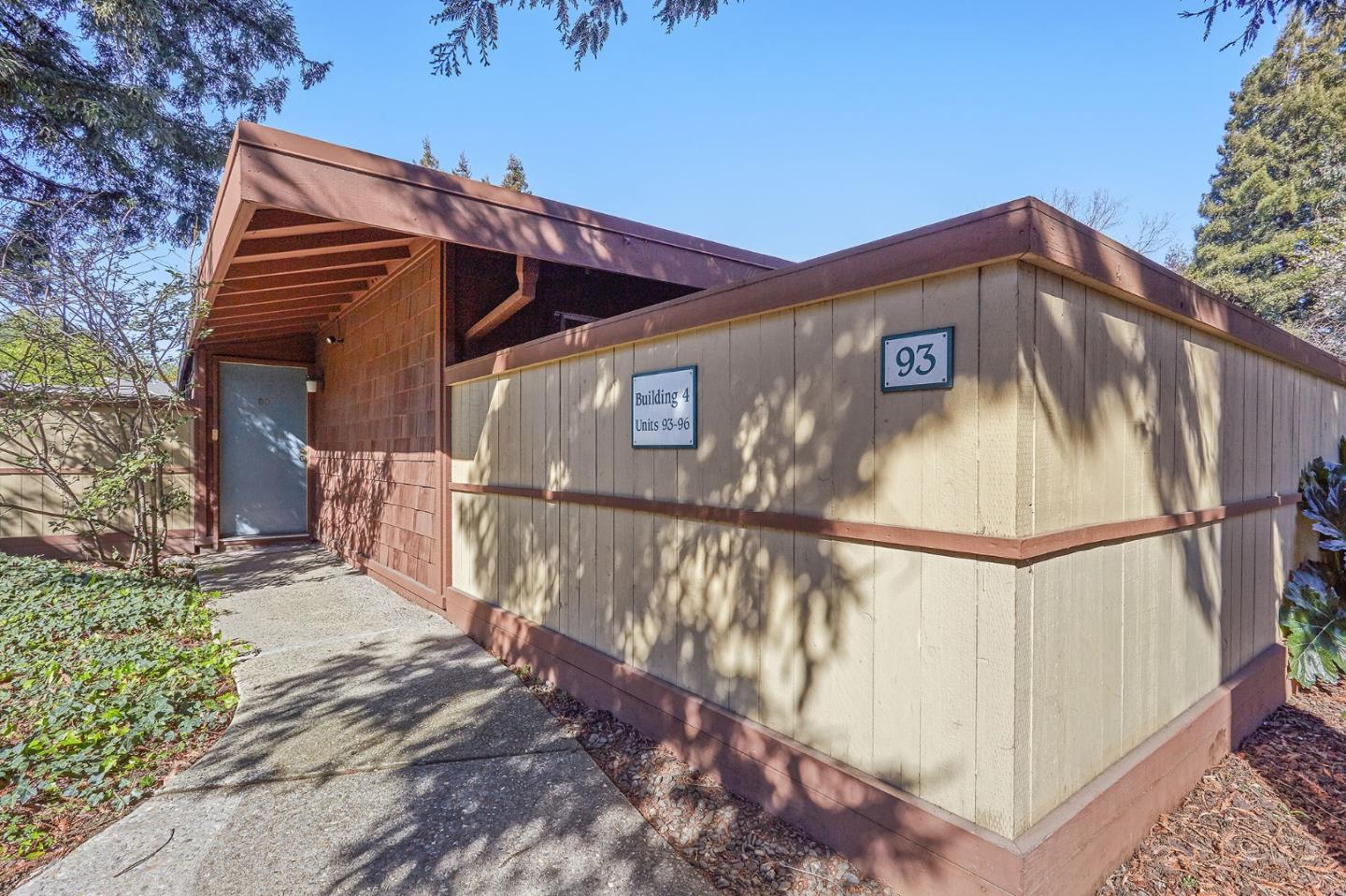 500 West Middlefield Road, Unit 93 Mountain View, CA 94043 - Photo 1 of 29 a backyard of a house