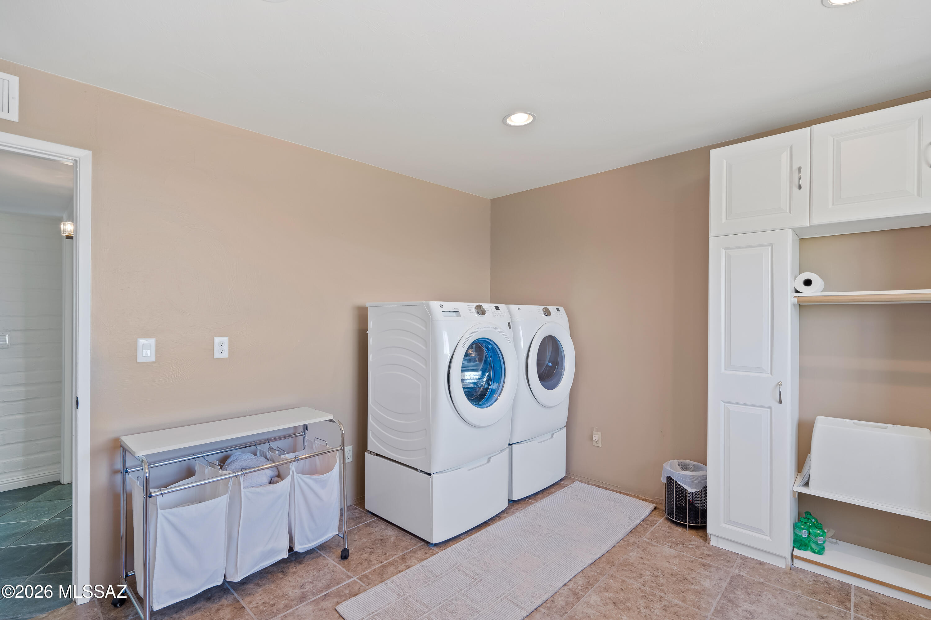 7005 North Wade Road Tucson, AZ 85743 - Photo 29 of 50 Large Laundry Room