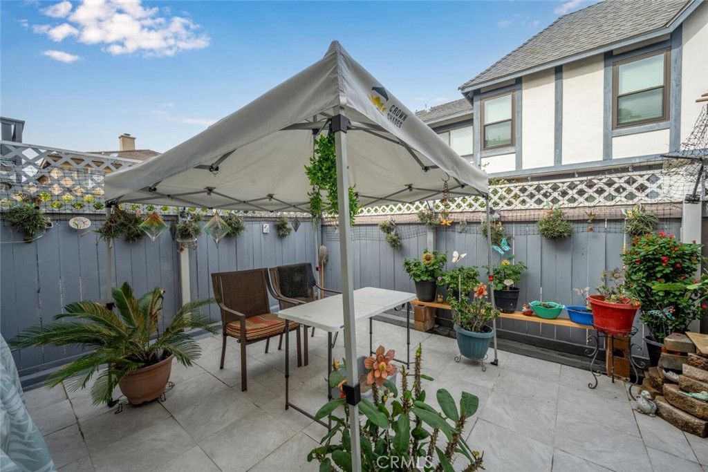 701 South Hayward Street, Unit B Anaheim, CA 92804 - Photo 27 of 31 Large backyard area.