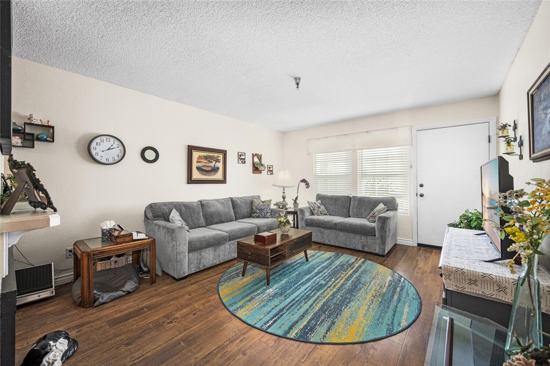 701 South Hayward Street, Unit B Anaheim, CA 92804 - Photo 4 of 31