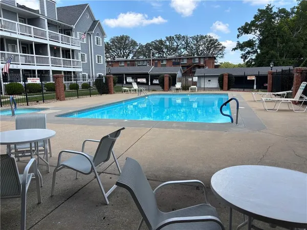 $148,900 | 4009 South Crysler Avenue, Unit 38 2, Independence, MO 64055