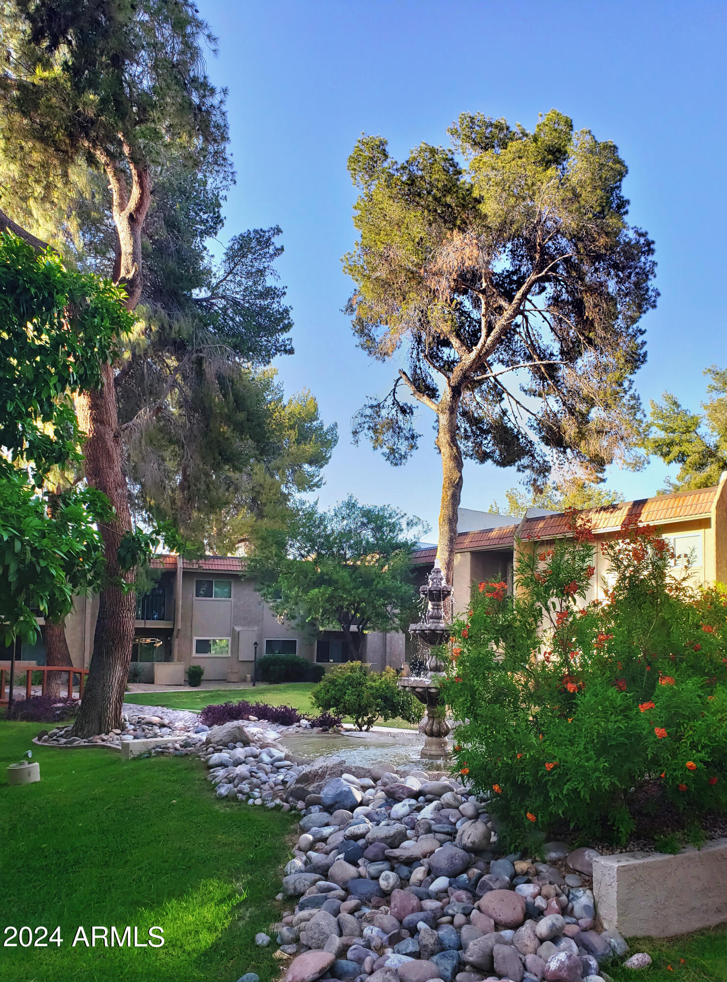 7436 East Chaparral Road, Unit 120B Scottsdale, AZ 85250 - Photo 18 of 24 a backyard of a house with lots of green space