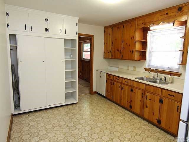 505 Fairfield Road Durham, NC 27704 - Photo 4 of 12 Spacious Eat In Kitchen with large pantry area!