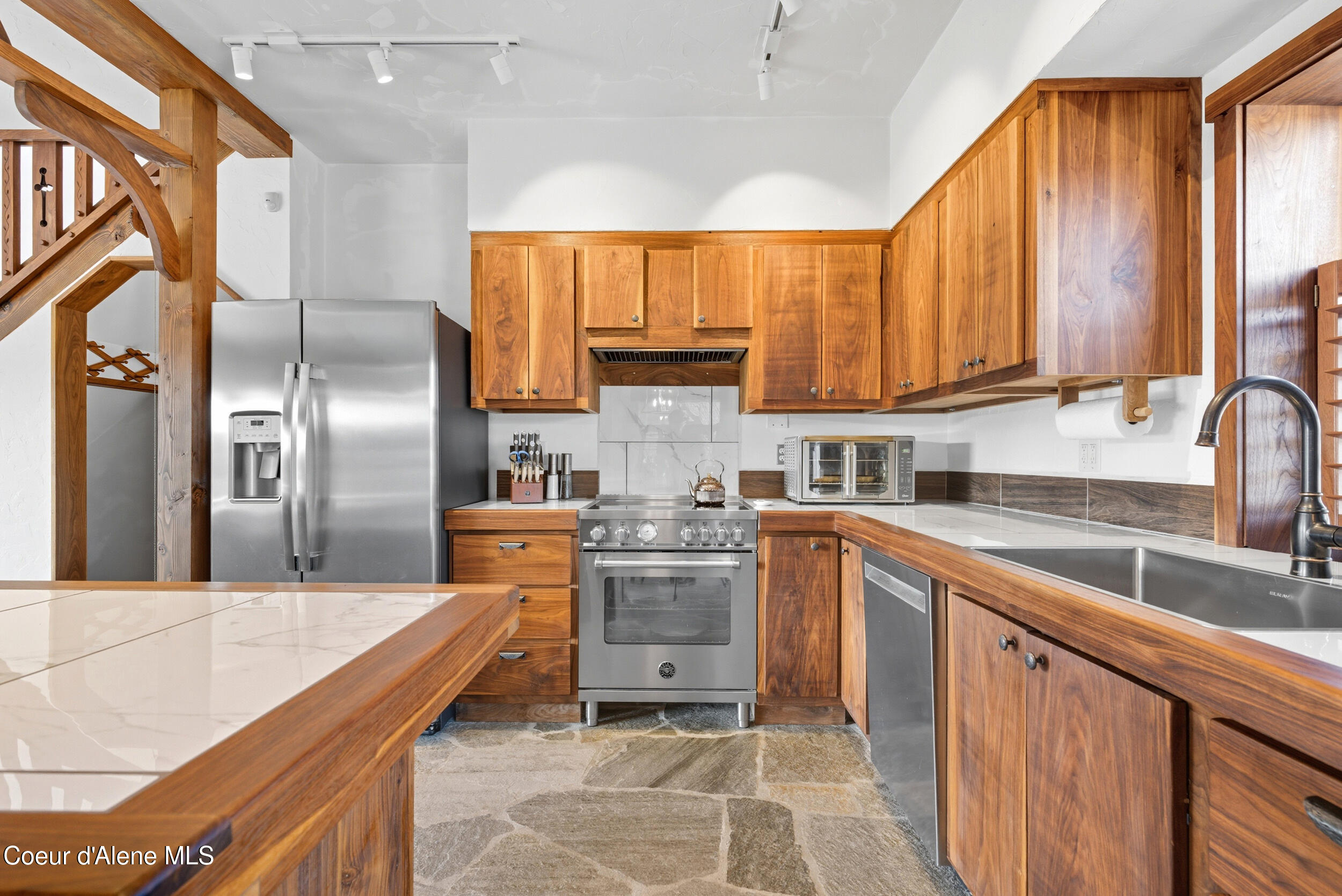 76 Caseys Lane Sandpoint, ID 83864 - Photo 18 of 67 kitchen