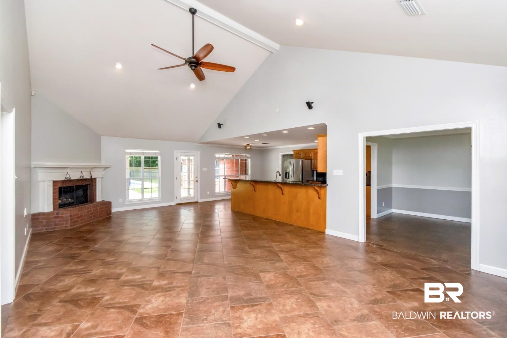 10691 Hunters Ridge Drive Mobile, AL 36695 - Photo 7 of 37 Spacious living area featuring vaulted ceilings with a ceiling fan and recessed lighting