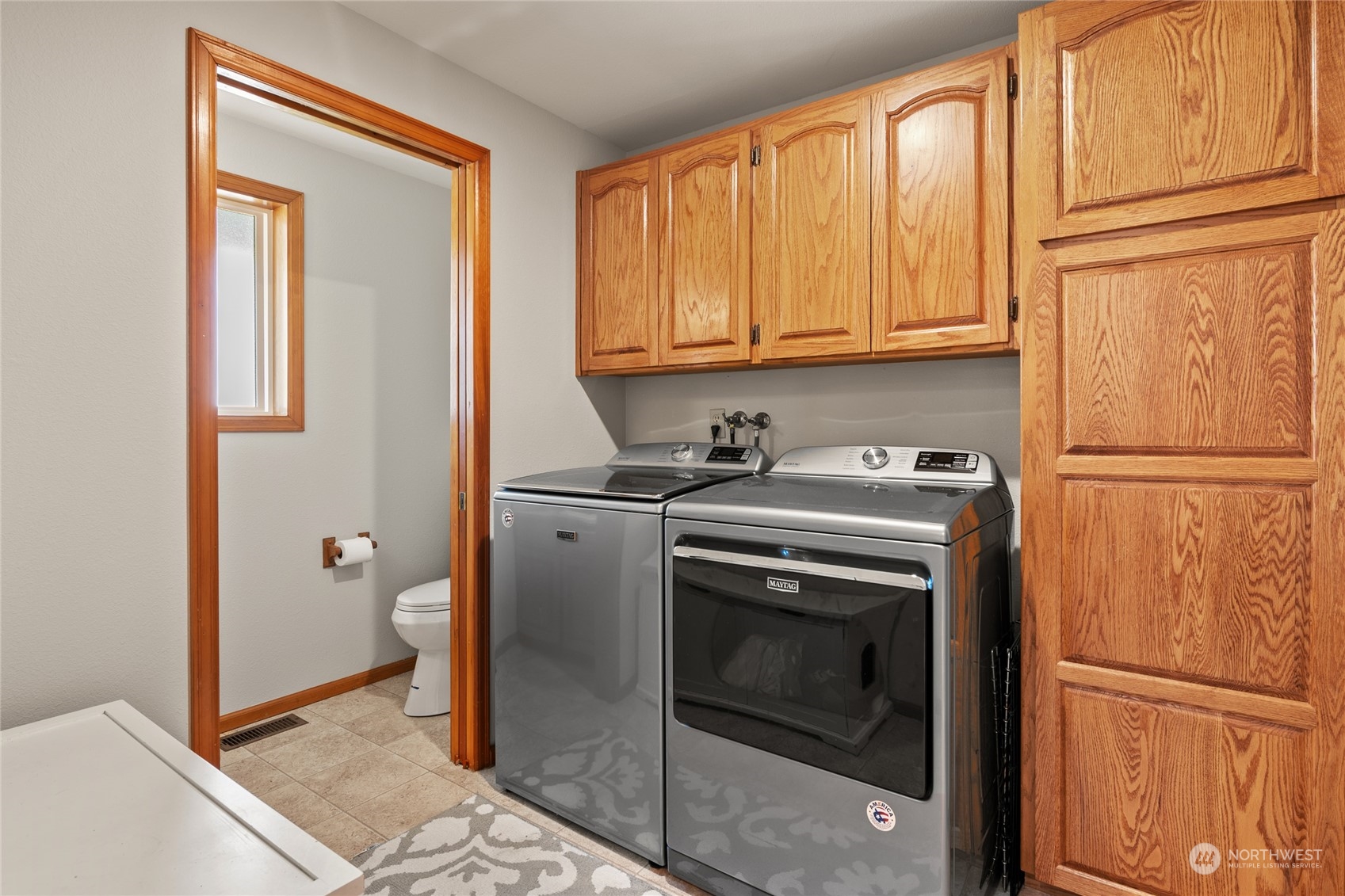 323 Edgewater Lane Lynden, WA 98264 - Photo 22 of 40 a kitchen with a refrigerator sink and cabinets