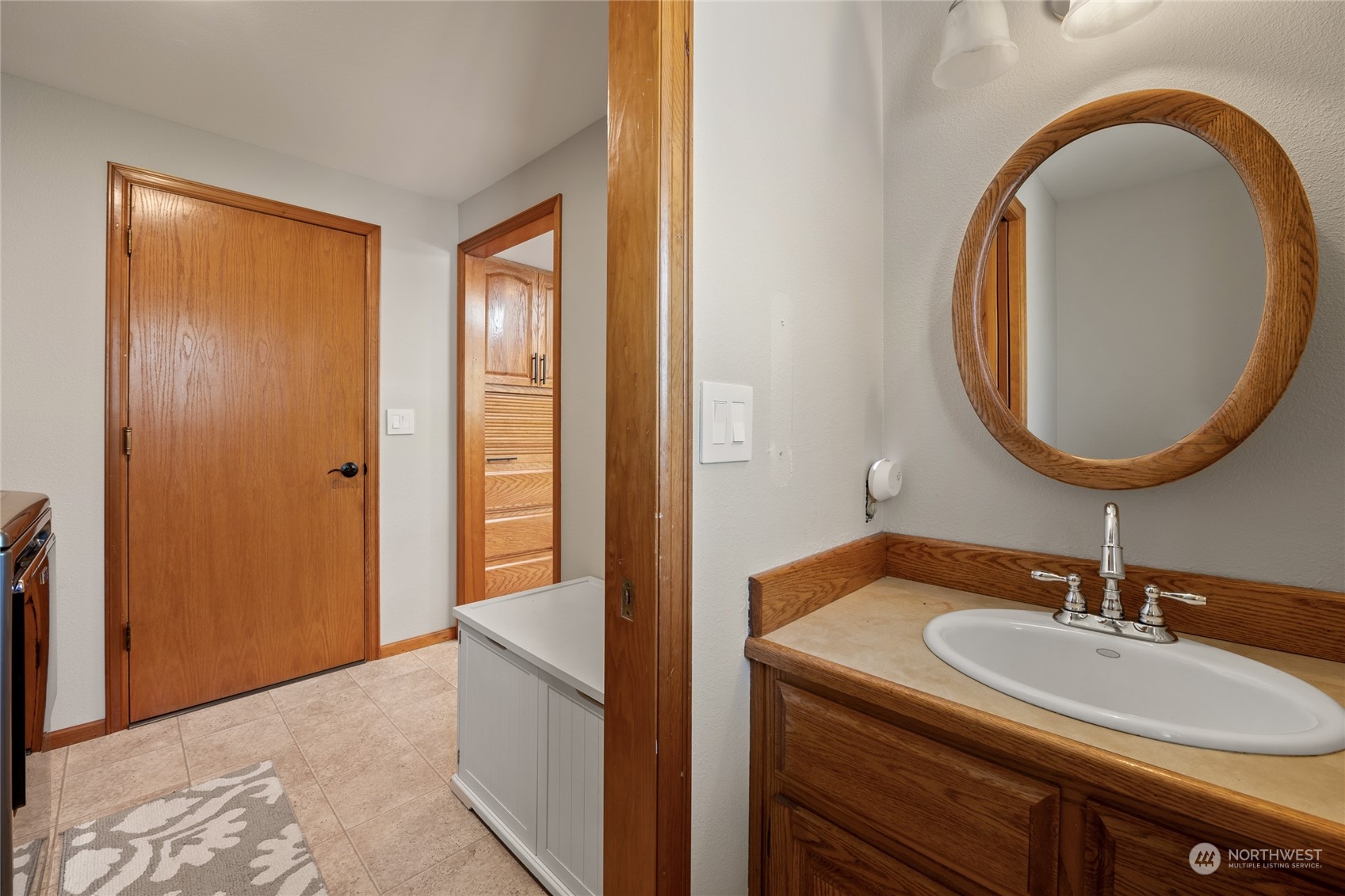 323 Edgewater Lane Lynden, WA 98264 - Photo 23 of 40 a en suite bathroom with a sink and a mirror