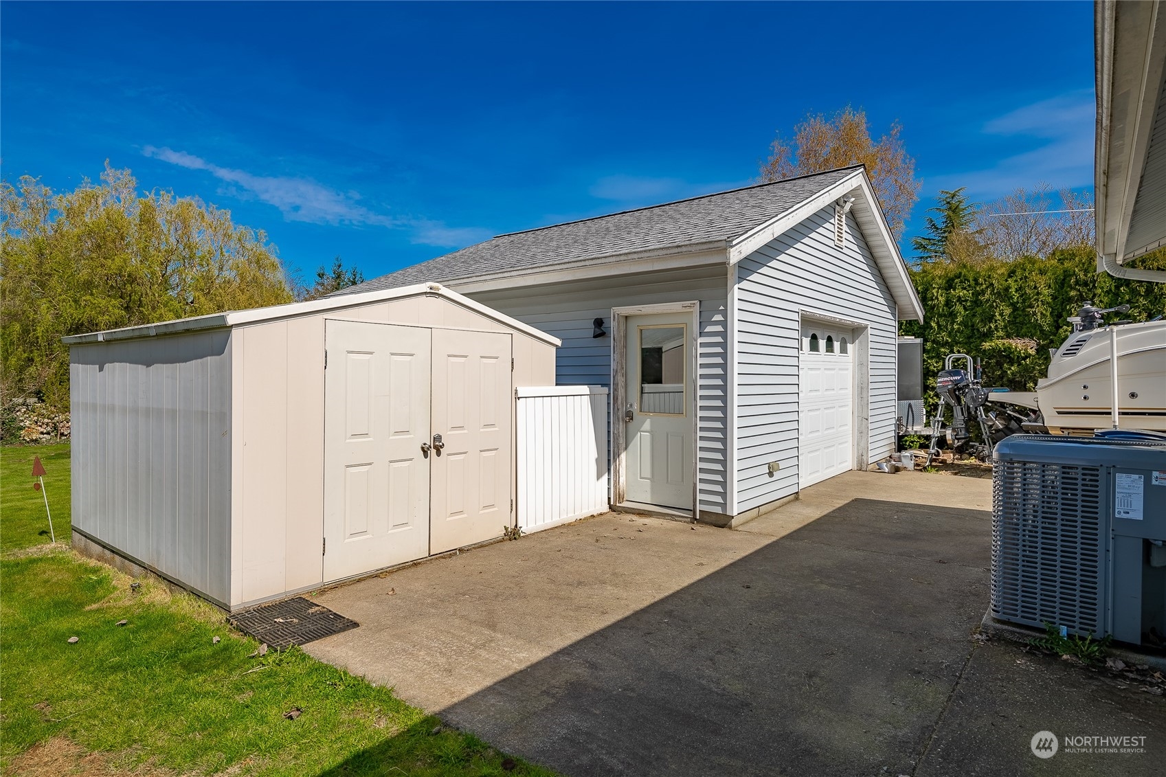 323 Edgewater Lane Lynden, WA 98264 - Photo 28 of 40 a view of backyard of house