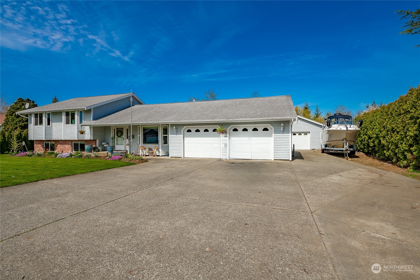 323 Edgewater Lane Lynden, WA 98264 - Photo 3 of 40 a view of a house with a street view