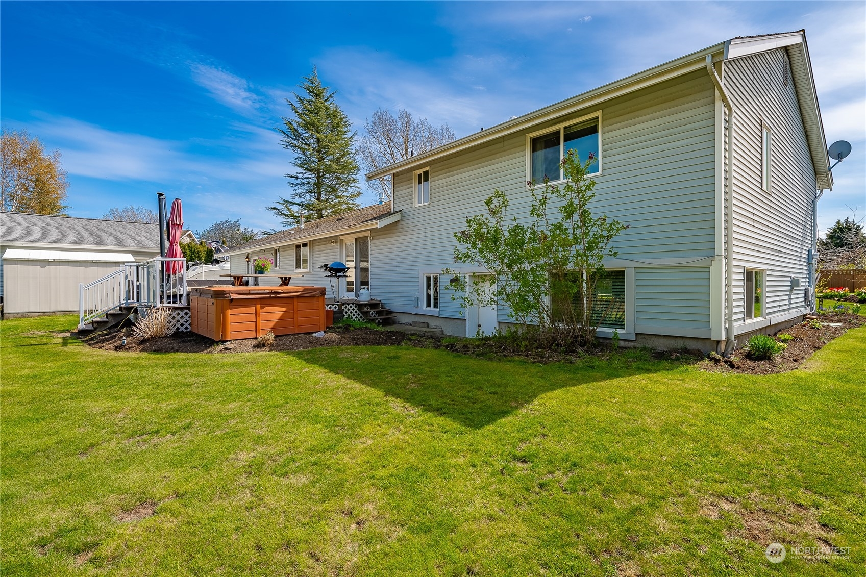 323 Edgewater Lane Lynden, WA 98264 - Photo 39 of 40 a front view of house with yard