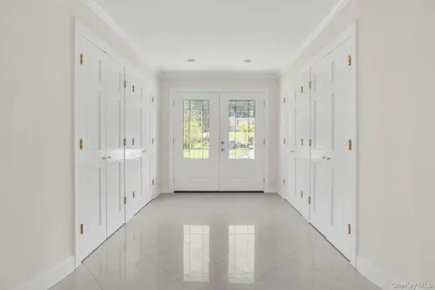 a view of entryway with front door