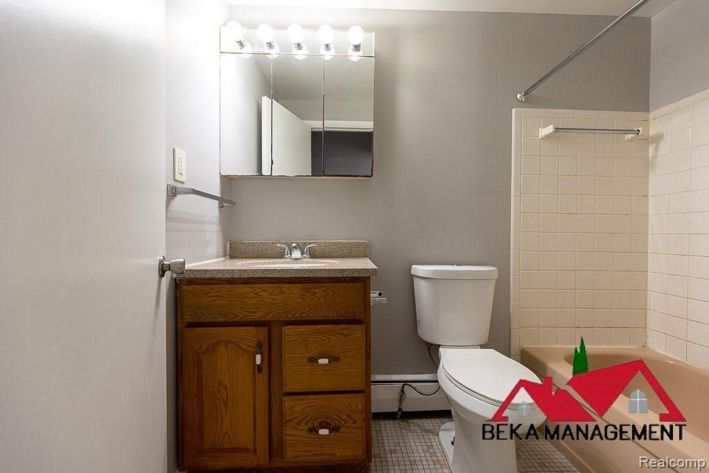 33 Monroe Street, Unit 2 Pontiac, MI 48341 - Photo 11 of 20