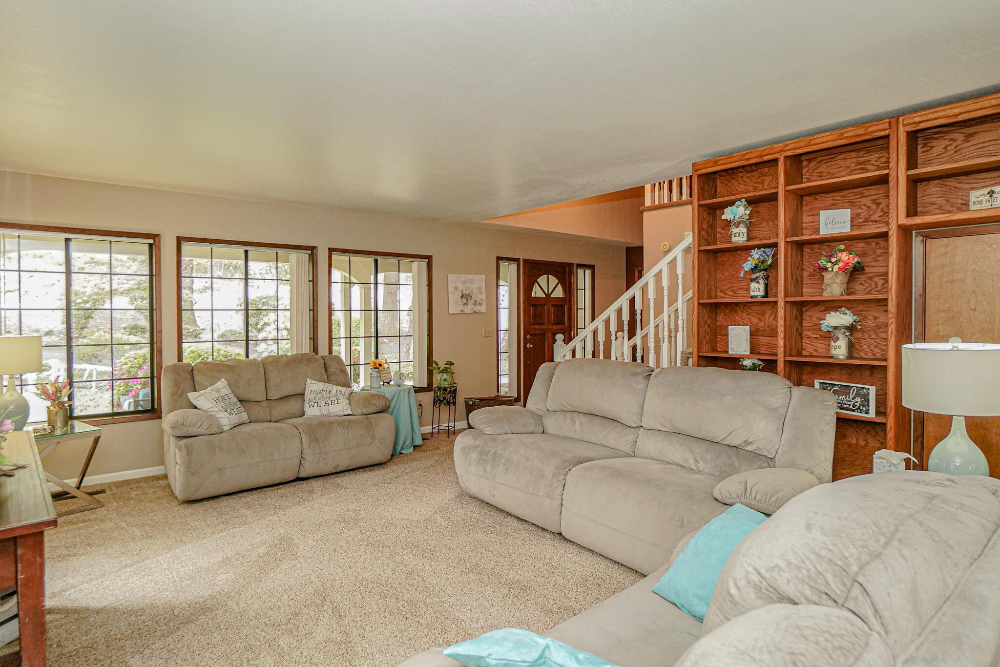 14577 Highway 234 Gold Hill, OR 97525 - Photo 14 of 48 front living room 2