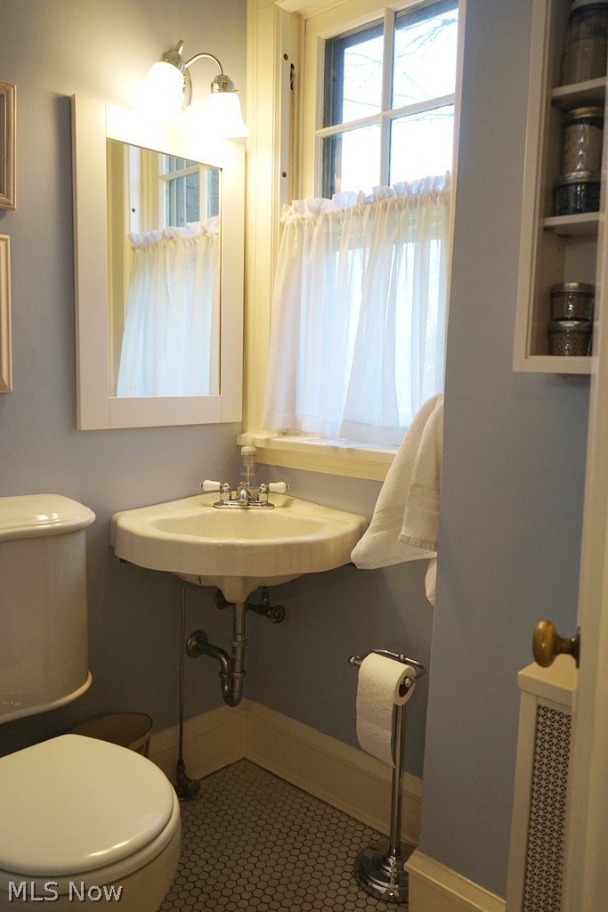 2909 Weymouth Road Cleveland, OH 44120 - Photo 13 of 29