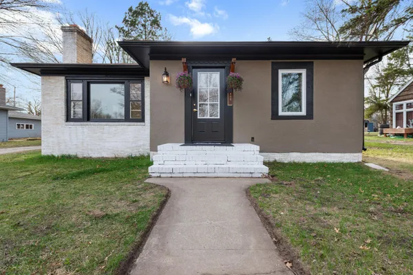 $199,900 | 809 7th Street Northeast, Staples, MN 56479